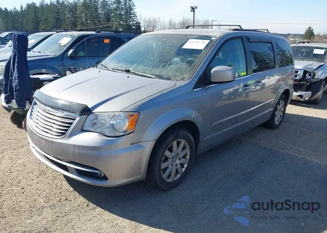 2015 Chrysler Town & Country Touring z USA, uszkodzony, nr VIN 2C4RC1BG0FR529025